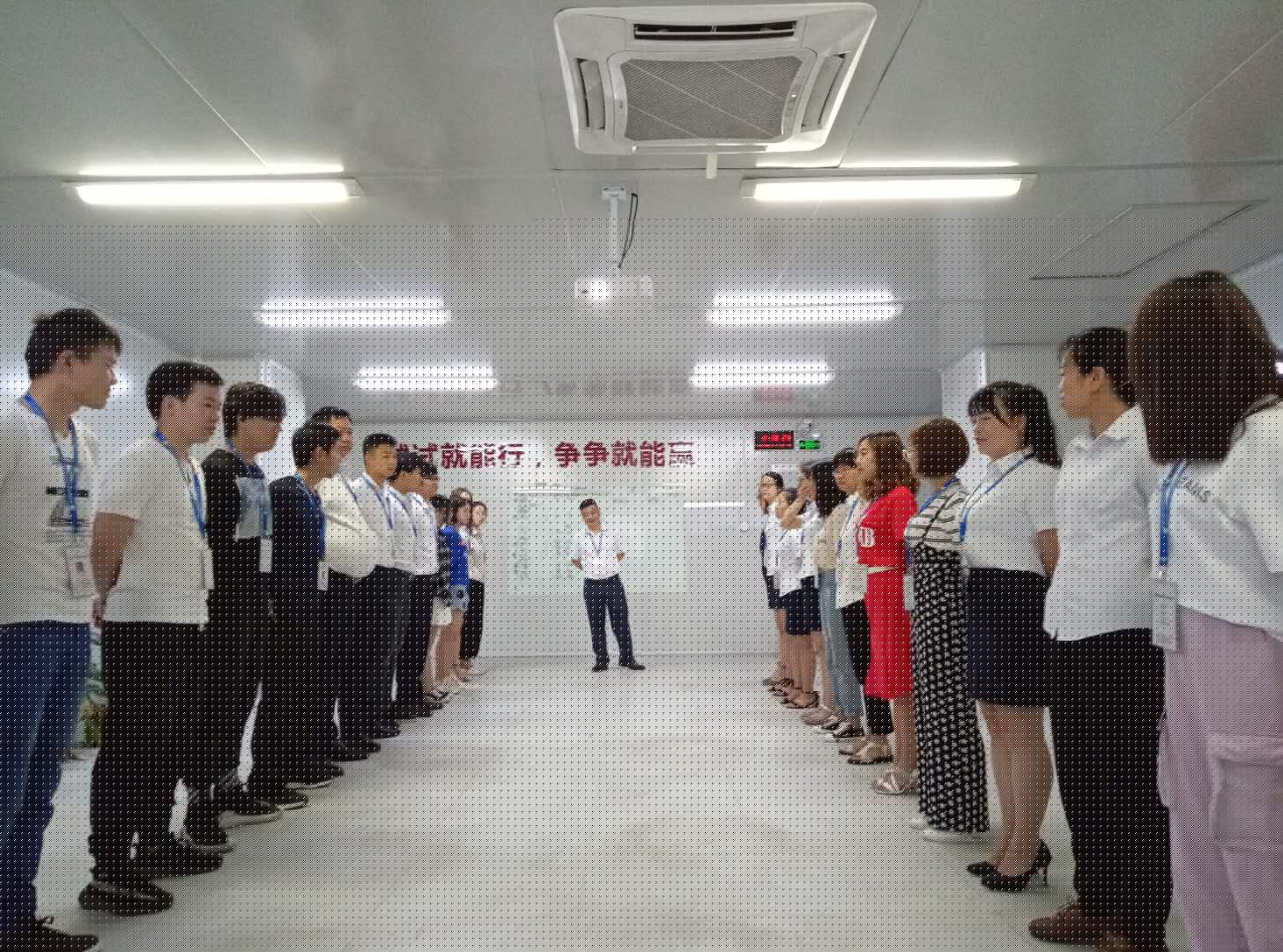 小銘打樣銷售、運營及一線員工團隊晨會